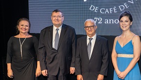 Nova Diretoria é empossada e homenageia líderes do setor